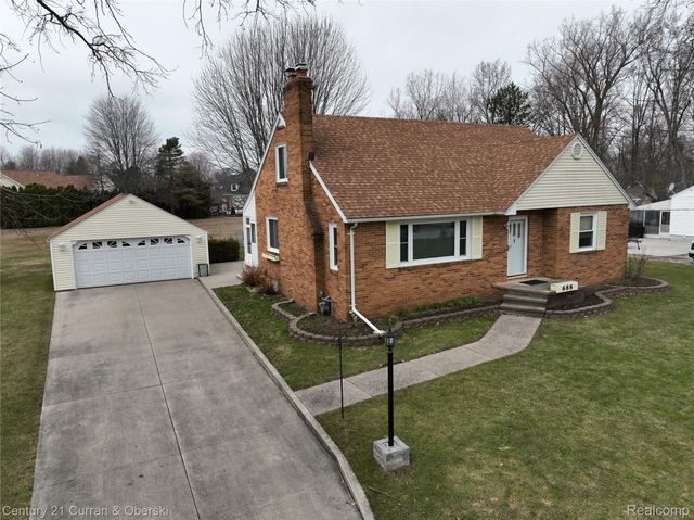 688 New Hampshire Avenue, Marysville, MI 48040