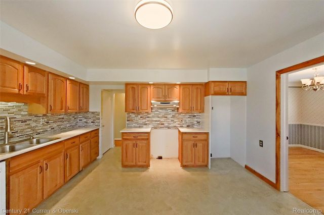 688 New Hampshire Avenue, Marysville, MI 48040