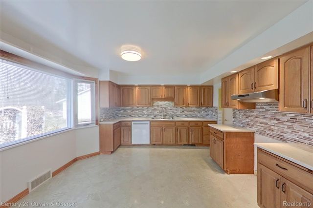 688 New Hampshire Avenue, Marysville, MI 48040