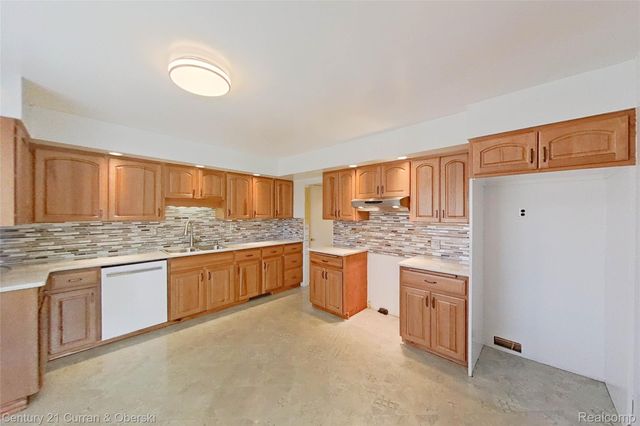 688 New Hampshire Avenue, Marysville, MI 48040