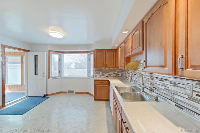 688 New Hampshire Avenue, Marysville, MI 48040