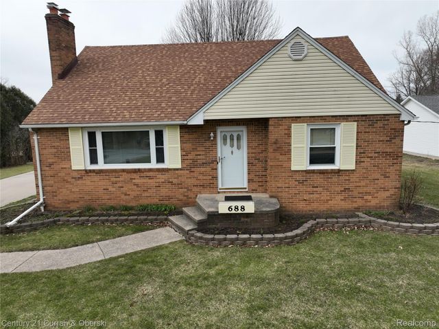 688 New Hampshire Avenue, Marysville, MI 48040