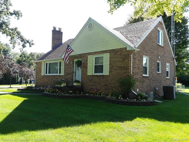 688 New Hampshire Avenue, Marysville, MI 48040