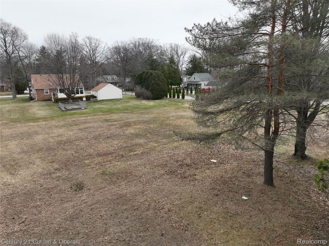 688 New Hampshire Avenue, Marysville, MI 48040