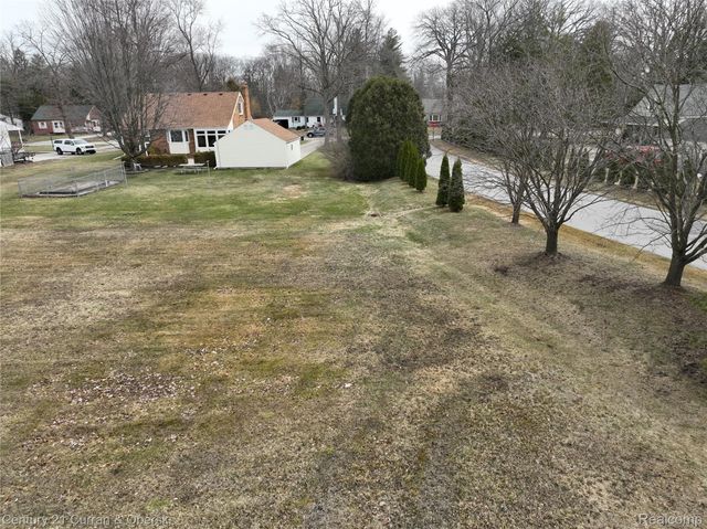 688 New Hampshire Avenue, Marysville, MI 48040