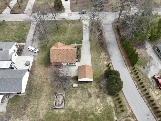 688 New Hampshire Avenue, Marysville, MI 48040