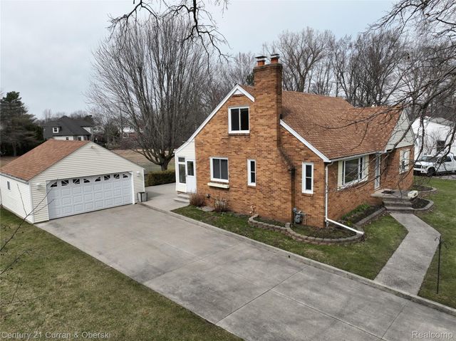 688 New Hampshire Avenue, Marysville, MI 48040