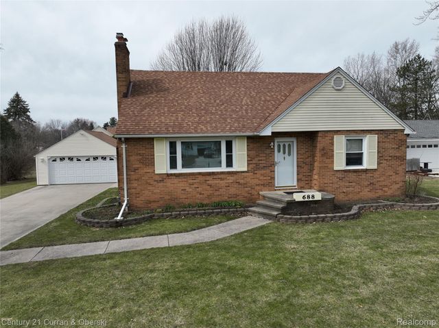 688 New Hampshire Avenue, Marysville, MI 48040