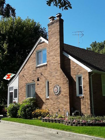 688 New Hampshire Avenue, Marysville, MI 48040