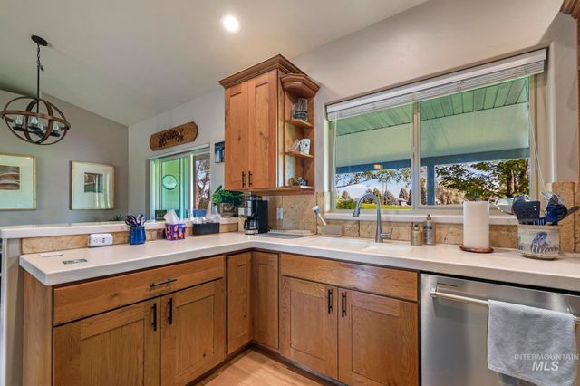 100 Olympic Rd, Jerome, ID 83338