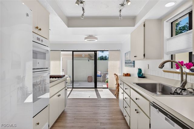 521 Lake Louise CT 103, Naples, FL 34110