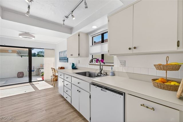 521 Lake Louise CT 103, Naples, FL 34110