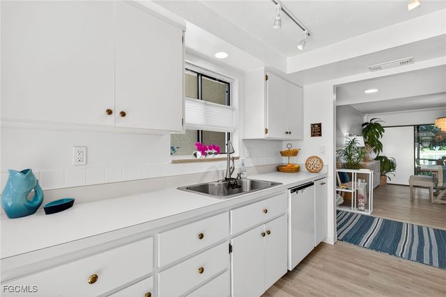 521 Lake Louise CT 103, Naples, FL 34110