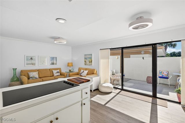 521 Lake Louise CT 103, Naples, FL 34110