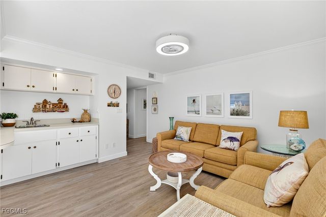 521 Lake Louise CT 103, Naples, FL 34110