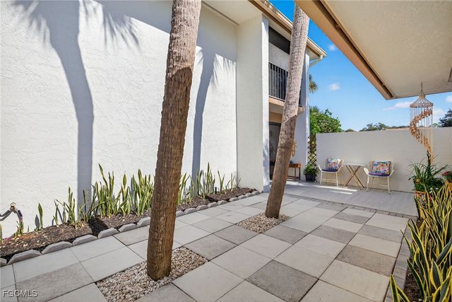 521 Lake Louise CT 103, Naples, FL 34110