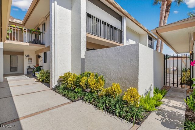 521 Lake Louise CT 103, Naples, FL 34110