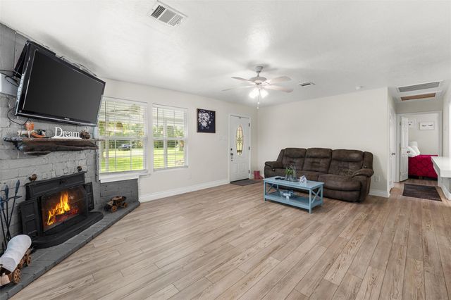 40 Briar Drive, Shepherd, TX 77371