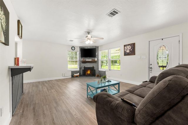 40 Briar Drive, Shepherd, TX 77371