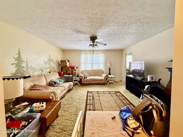 1047 Red Bird Ct, Shelbyville, KY 40065