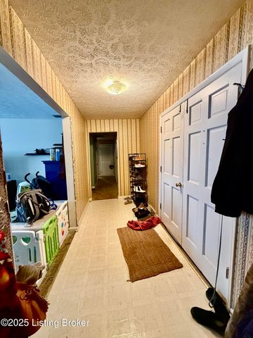 1047 Red Bird Ct, Shelbyville, KY 40065