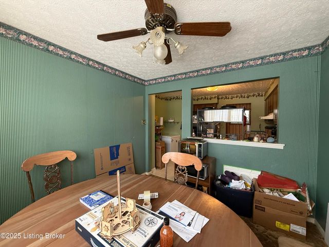 1047 Red Bird Ct, Shelbyville, KY 40065