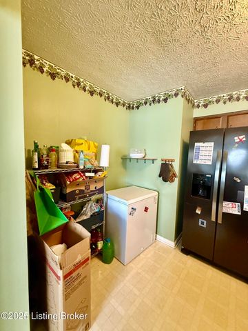 1047 Red Bird Ct, Shelbyville, KY 40065