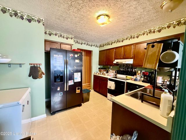 1047 Red Bird Ct, Shelbyville, KY 40065