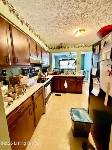 1047 Red Bird Ct, Shelbyville, KY 40065