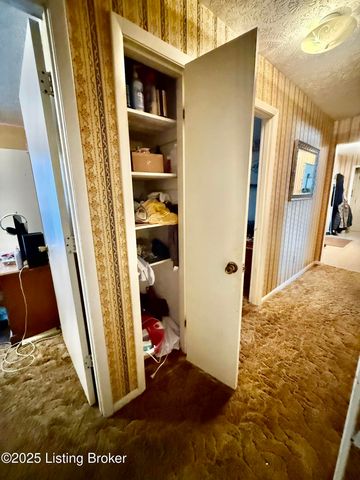 1047 Red Bird Ct, Shelbyville, KY 40065