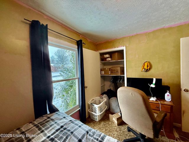 1047 Red Bird Ct, Shelbyville, KY 40065