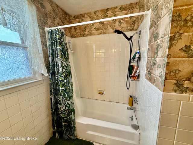 1047 Red Bird Ct, Shelbyville, KY 40065