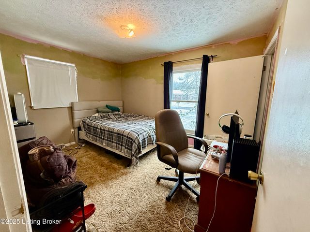 1047 Red Bird Ct, Shelbyville, KY 40065