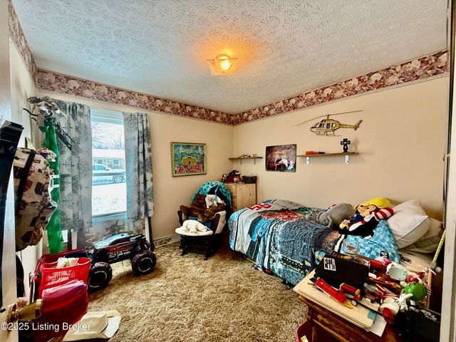 1047 Red Bird Ct, Shelbyville, KY 40065