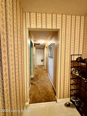 1047 Red Bird Ct, Shelbyville, KY 40065