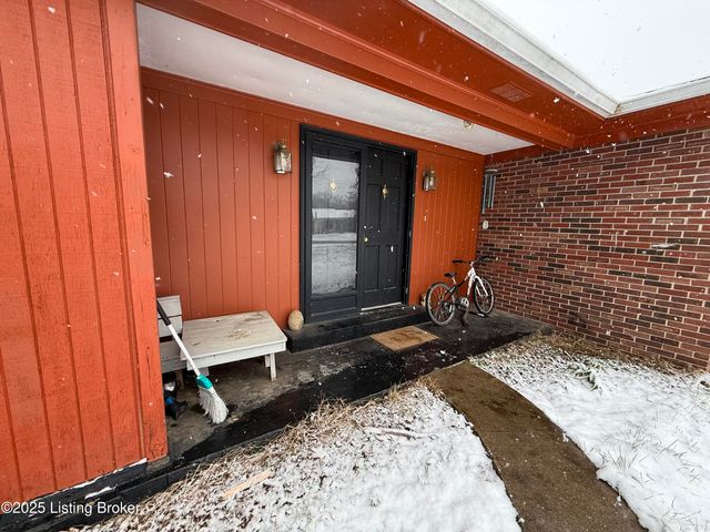 1047 Red Bird Ct, Shelbyville, KY 40065