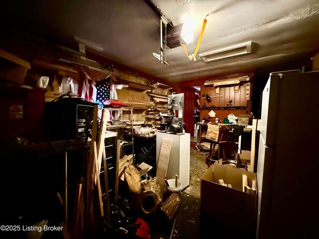 1047 Red Bird Ct, Shelbyville, KY 40065