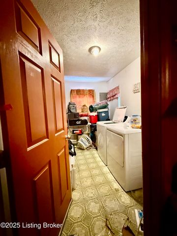 1047 Red Bird Ct, Shelbyville, KY 40065