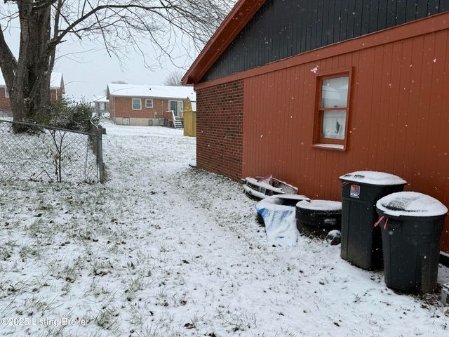 1047 Red Bird Ct, Shelbyville, KY 40065