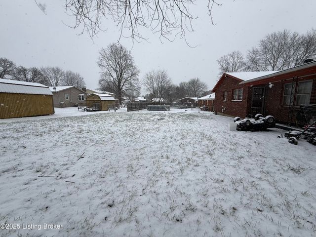 1047 Red Bird Ct, Shelbyville, KY 40065