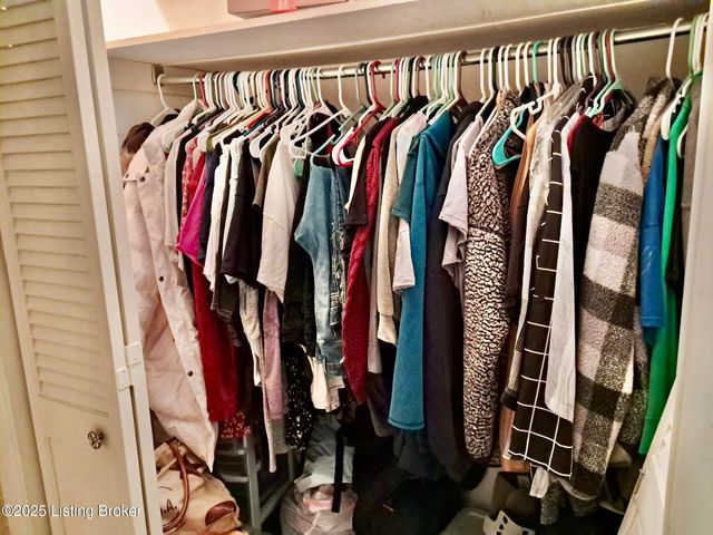 1047 Red Bird Ct, Shelbyville, KY 40065