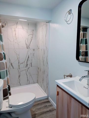 1215 E Borley Avenue, Mishawaka, IN 46545