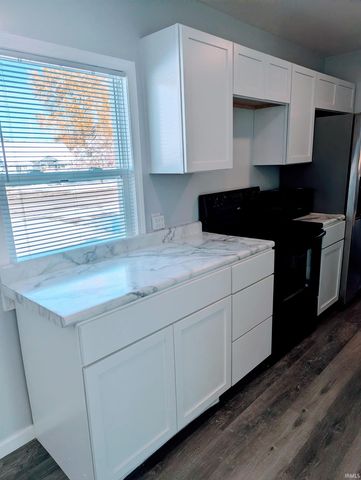 1215 E Borley Avenue, Mishawaka, IN 46545