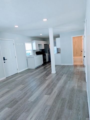 1215 E Borley Avenue, Mishawaka, IN 46545