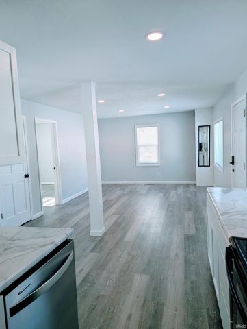 1215 E Borley Avenue, Mishawaka, IN 46545