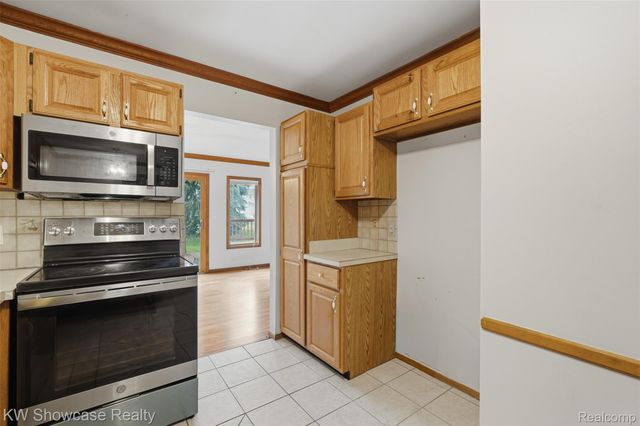 42289 Saratoga Circle 8, Canton Charter Township, MI 48187