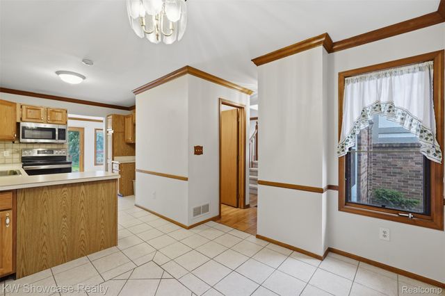 42289 Saratoga Circle 8, Canton Charter Township, MI 48187