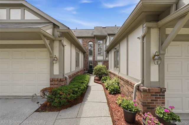 42289 Saratoga Circle 8, Canton Charter Township, MI 48187