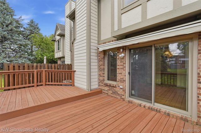 42289 Saratoga Circle 8, Canton Charter Township, MI 48187
