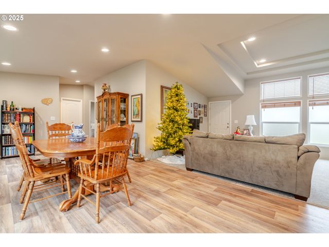 30610 SANTIAM Hwy, Lebanon, OR 97355